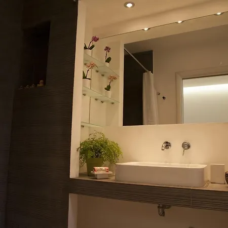 Center 2 Bed & Breakfast 4*