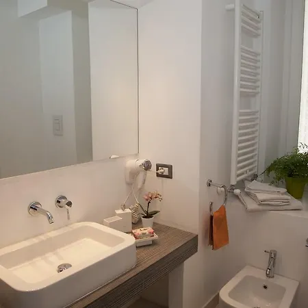 לינה וארוחת בוקר Center 2 *